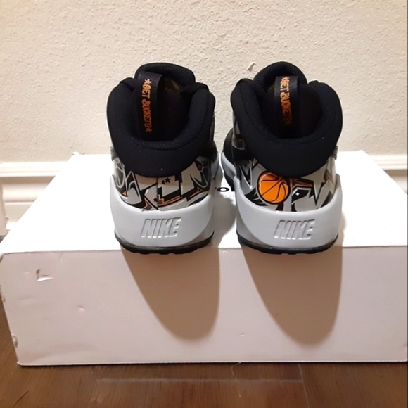 Nike - Picture 4 of 4